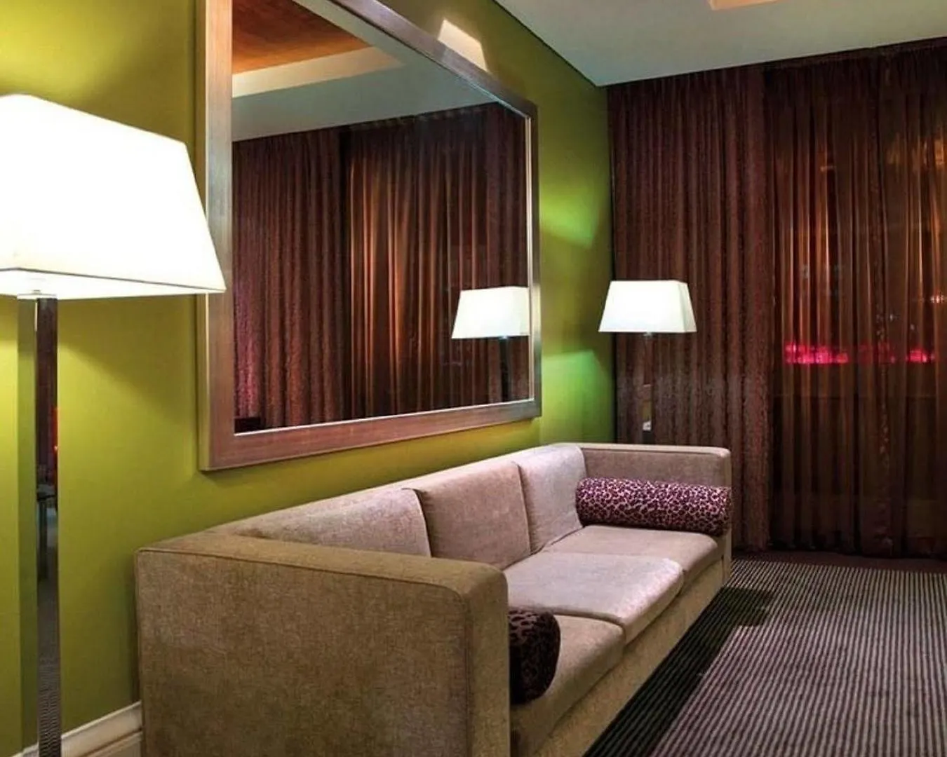 Апарт-отель Adina Apartment Hotel Adelaide Treasury
